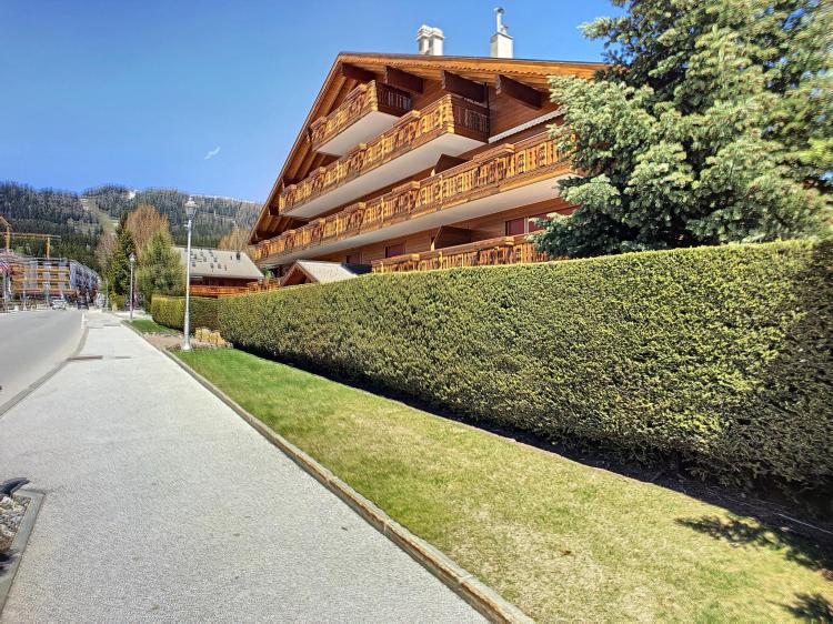 Very beautiful 2.5-room apartment in the heart of Crans and near the golf courses