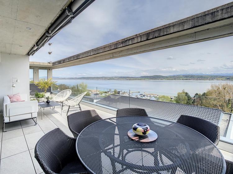 Penthouse with panoramic view of Lake Murten