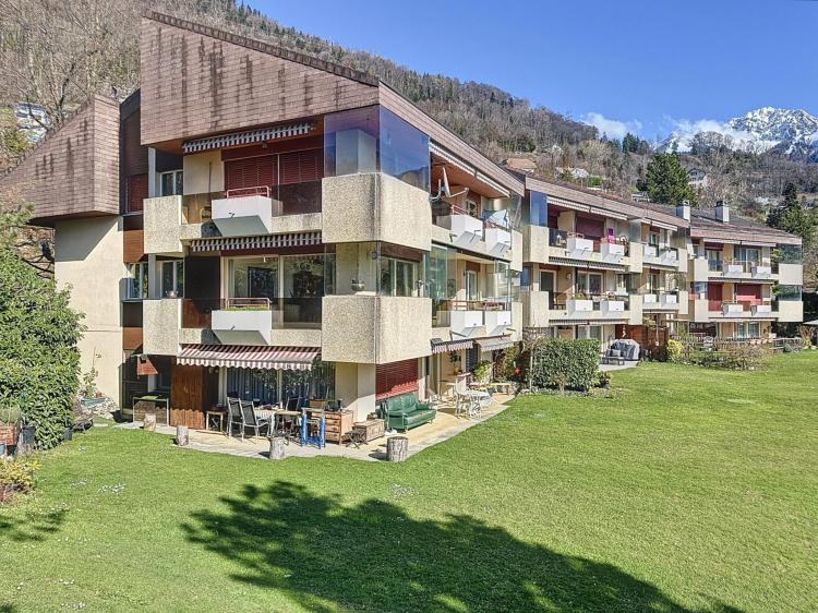 Spacious 4.5 room apartment with breathtaking views of the lake and the Alps!
