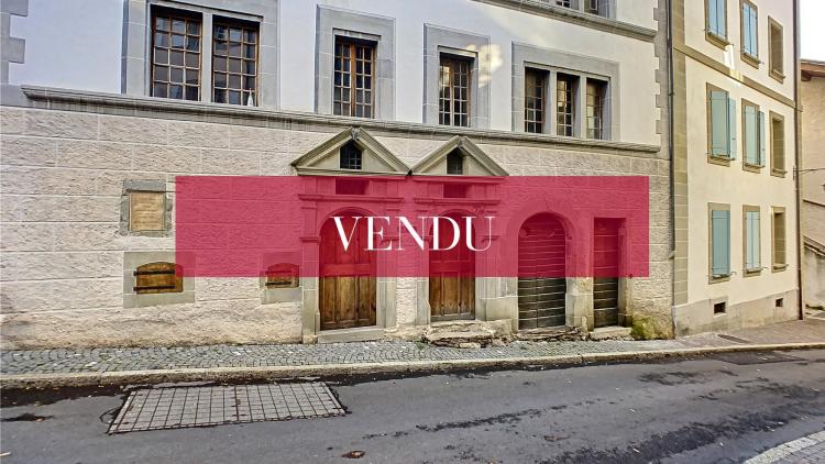 17th century building in the heart of Bourg de Cully - To be renovated