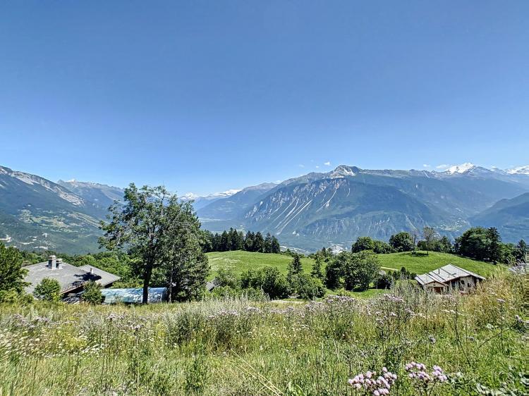 Exceptional building plot with beautiful panoramic view - CHF 650.--/SQM