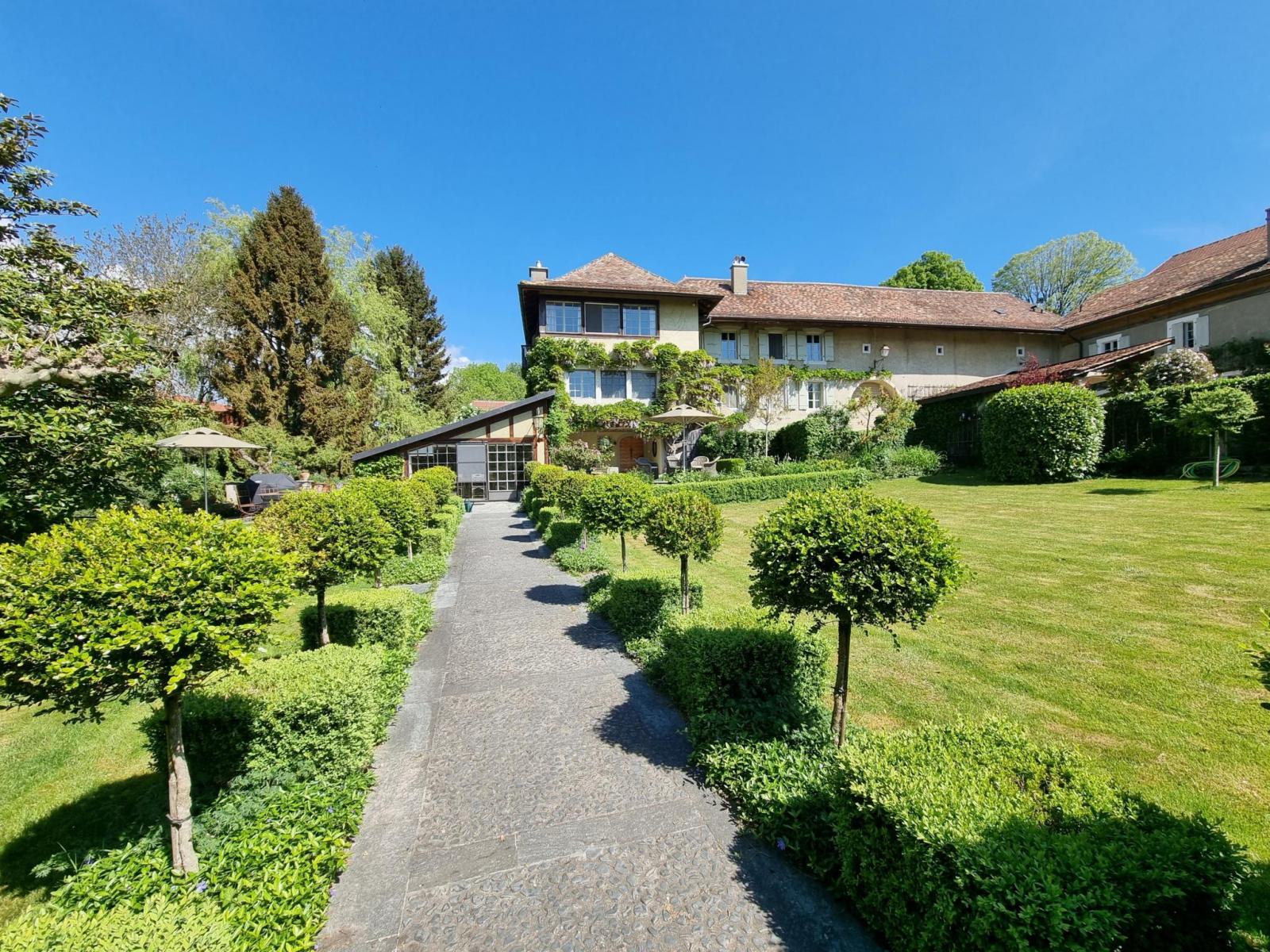 Reverolle - Region Morges : Domain of character on about 18'500m² of land