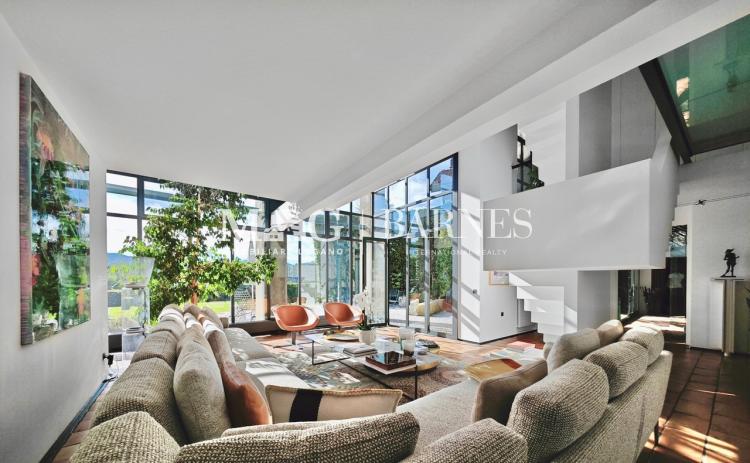 Elegant designer villa with garden near the center of Lugano