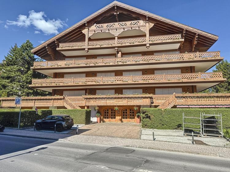 In the heart of Crans - beautiful 3.5-room flat with garden