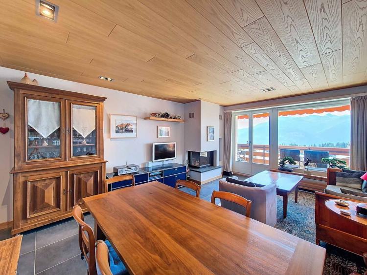 STUNNING 3.5-ROOM APARTMENT WITH ALPINE VIEWS