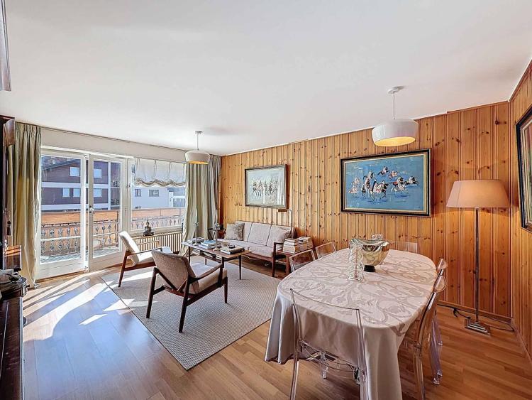 Charming 4.5-Room Apartment in Absolute Peace, Just Steps from the Center