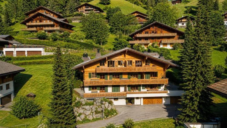 Charming modern apartment with mountain views