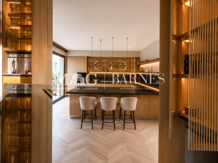 Elegant 4.5-bedroom apartment with home automation in the city center