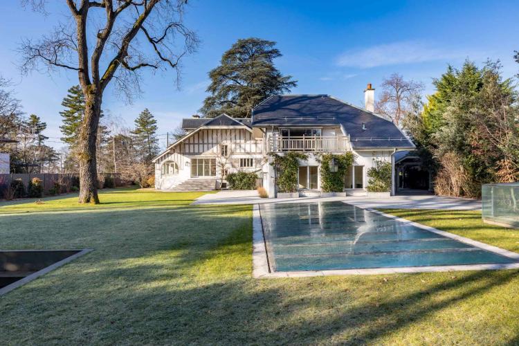 Exceptional property with indoor pool