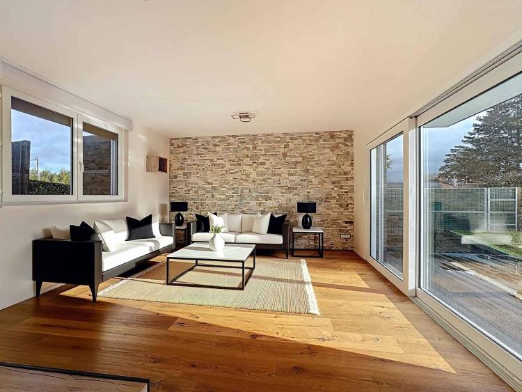 Semi-detached villa with swimming pool 