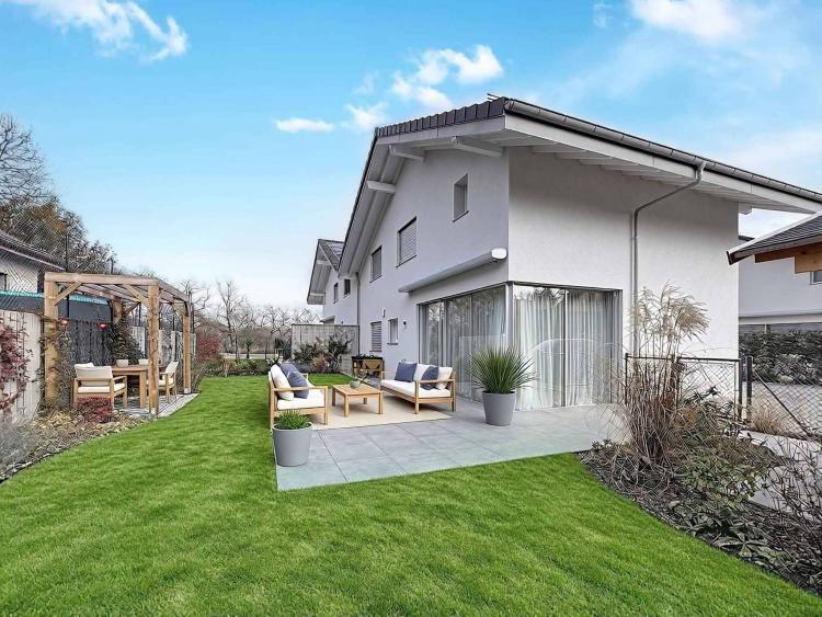 Magnificent contemporary villa with garden