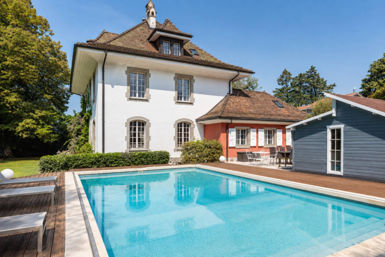 Propriété de caractère avec piscine au cœur d’un écrin de verdure 