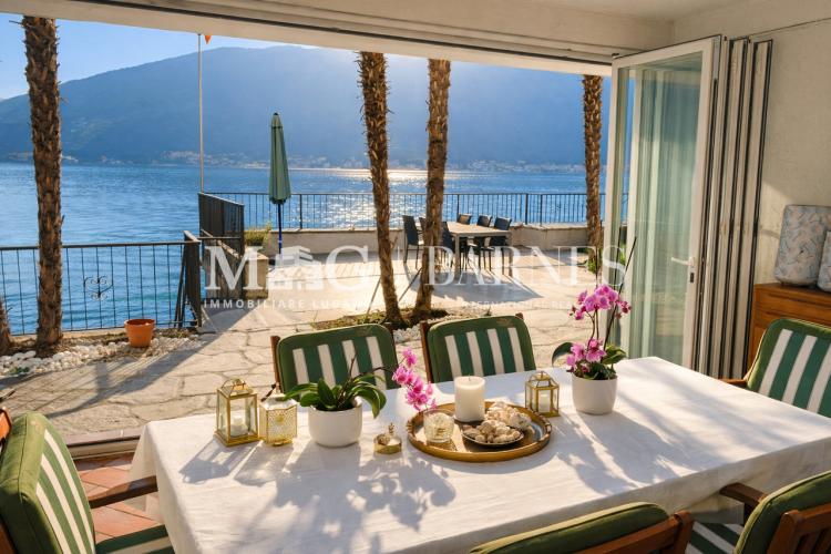 Lugano: Villa pieds-dans-l'eau lake view with docks | 2nd residence