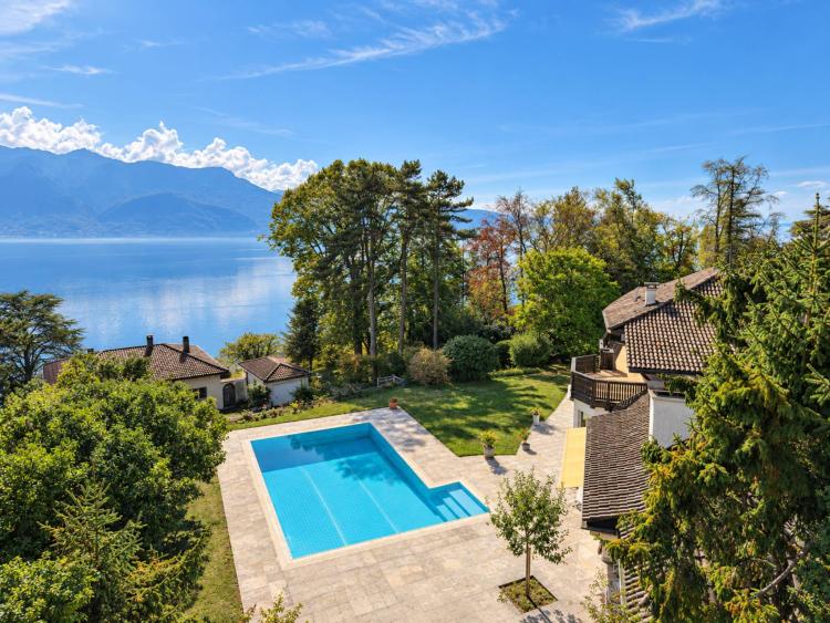 Elegant residence with panoramic views of the lake and the Lavaux vineyards