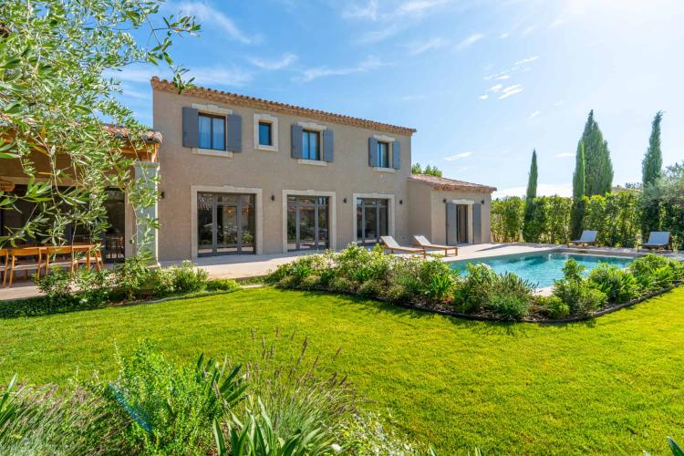 MAUSSANE-LES-ALPILLES – HOUSE - 4 BEDROOMS - HEATED POOL