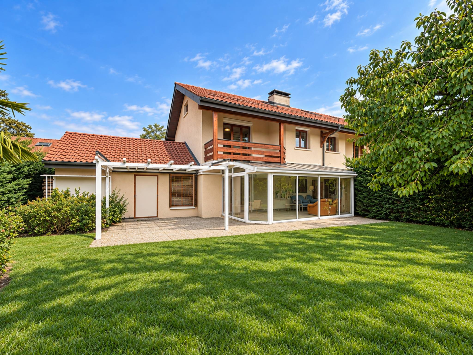 Belle villa familiale, au calme absolu et à deux pas du lac