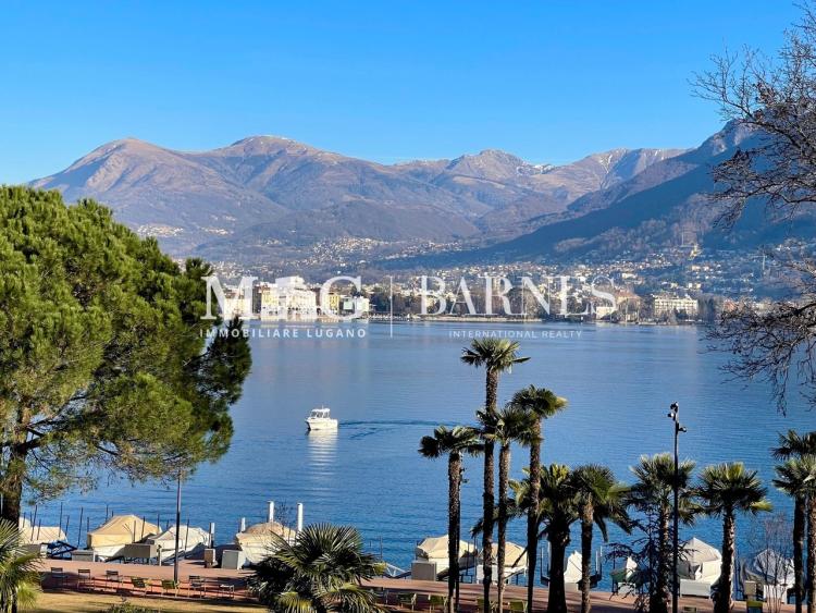 Lugano, Paradiso: 3.5-room lakefront apartment with terrace