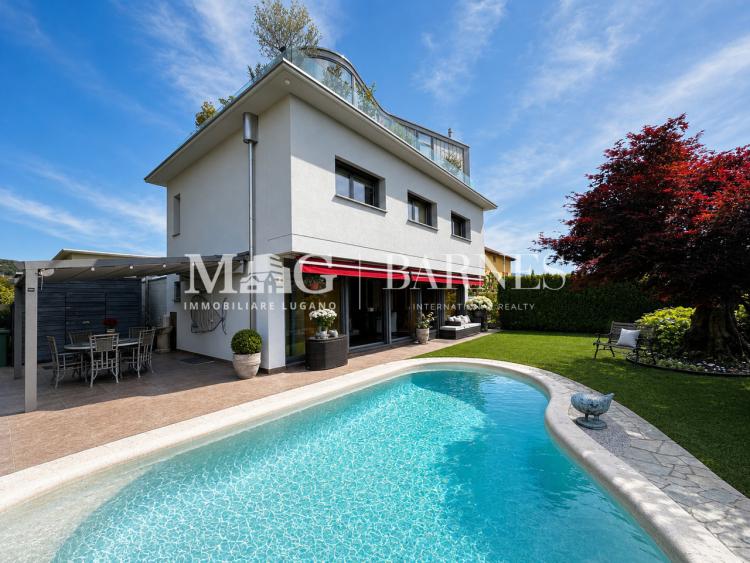 Mendrisio, Stabio: Large single-family house with garden and pool