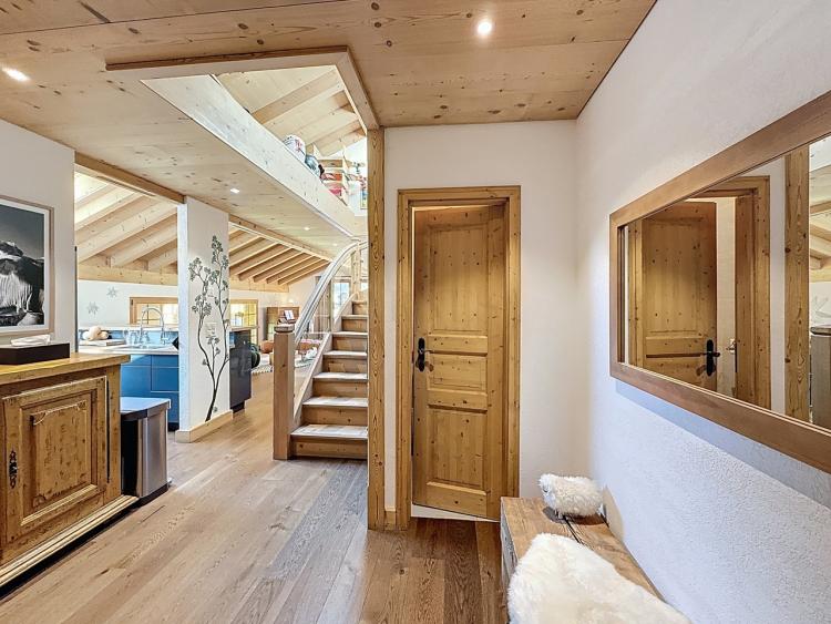 On the outskirts of Gstaad - Exceptional apartment in a modern chalet