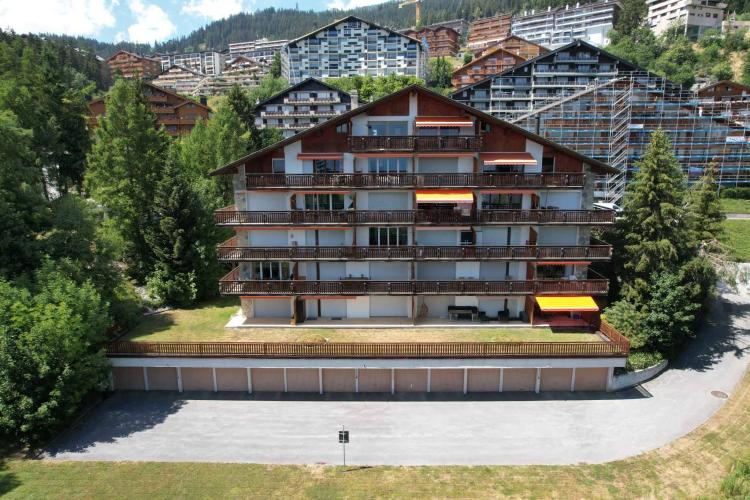 CHARMING NEWLY RENOVATED 3.5-ROOM APARTMENT WITH MOUNTAIN VIEWS