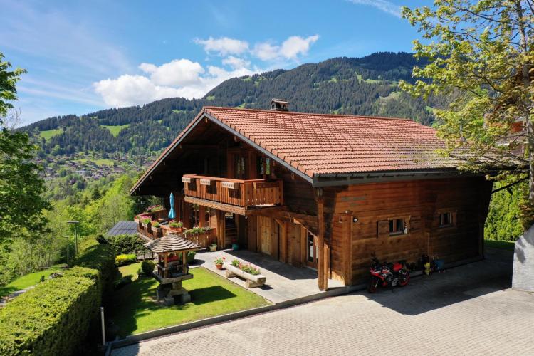 Magnificent charming 7.5 room chalet with panoramic view