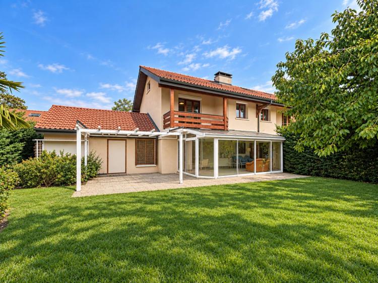 Belle villa familiale, au calme absolu et à deux pas du lac