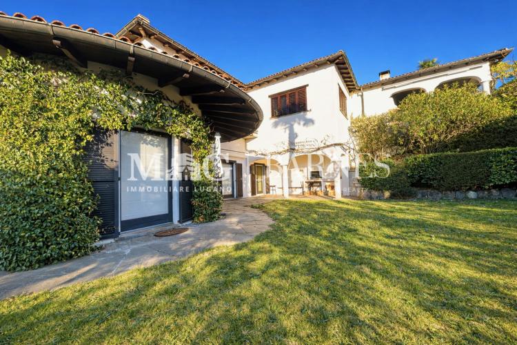 Comano: 4.5/5.5-room apartment with private garden and swimming pool