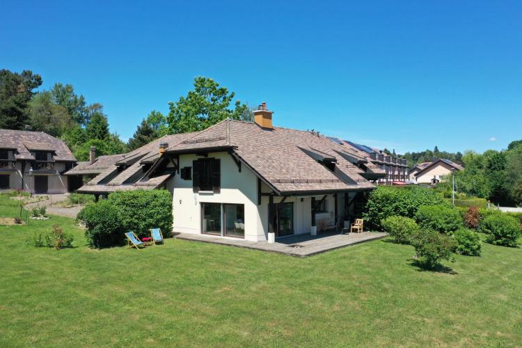 Property of 330 m² 10 minutes from Lausanne