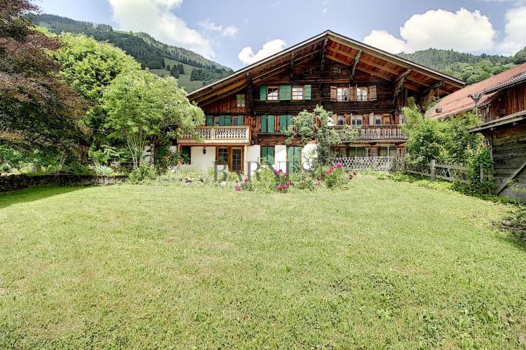 Traditional 1/2 chalet with pretty garden