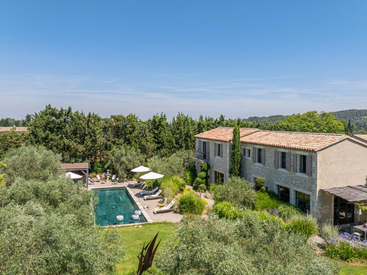 EYGALIÈRES – CONTEMPORARY LUXURY STONE HOUSE – 4 BEDROOMS – PRESERVED NATURAL SETTING