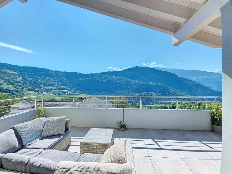 4.5 room penthouse with panoramic view of the Valais Alps