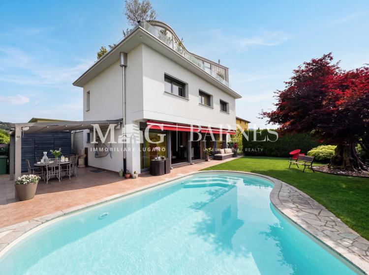 Mendrisio, Stabio: Large single-family house with garden and pool