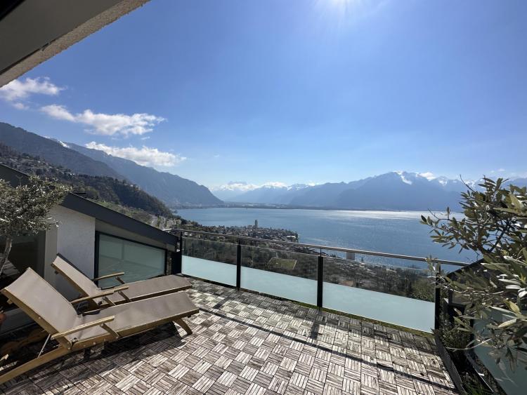 Superb 5.5 room duplex with panoramic view of Lake Geneva