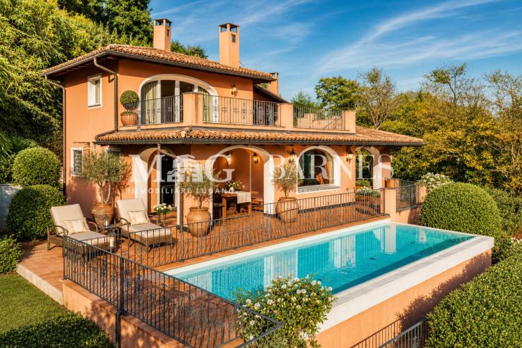 STYLISH VILLA with a spectacular view of Lake Lugano