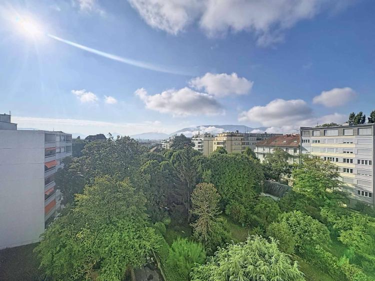 EN EXCLUSIVITÉ : Grand 4 pièces traversant à proximité du centre-ville
