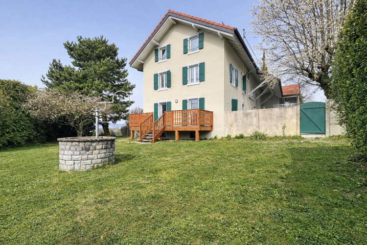 4.5-room triplex - large garden and partial lake view