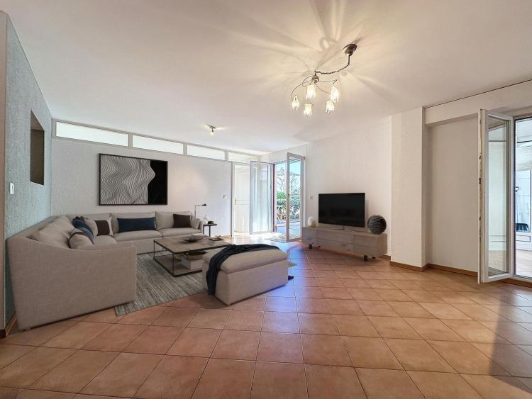 Spacious 3.5 room apartment, ideally located in the heart of the village of Chexbres.
