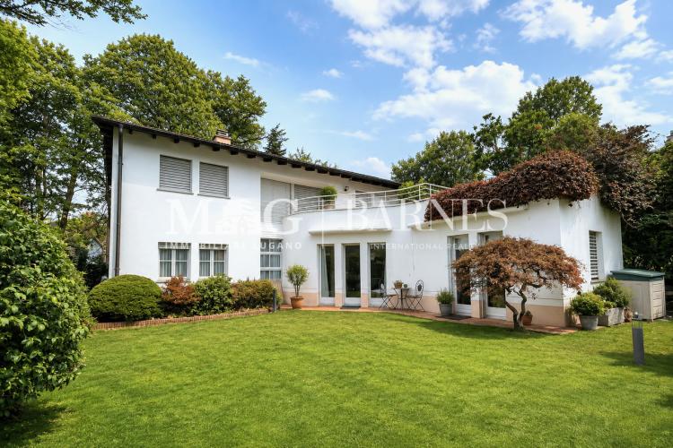 Lugano, Cureglia: Mediterranean house with garden