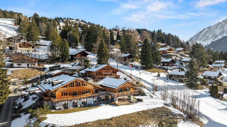 Exceptional chalet with indoor pool and ski-in & ski-out access