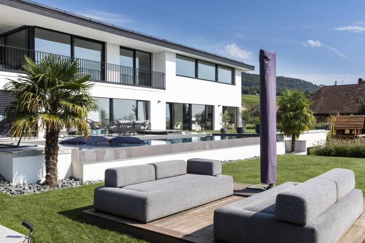 SPLENDID CONTEMPORARY VILLA WITH VIEW