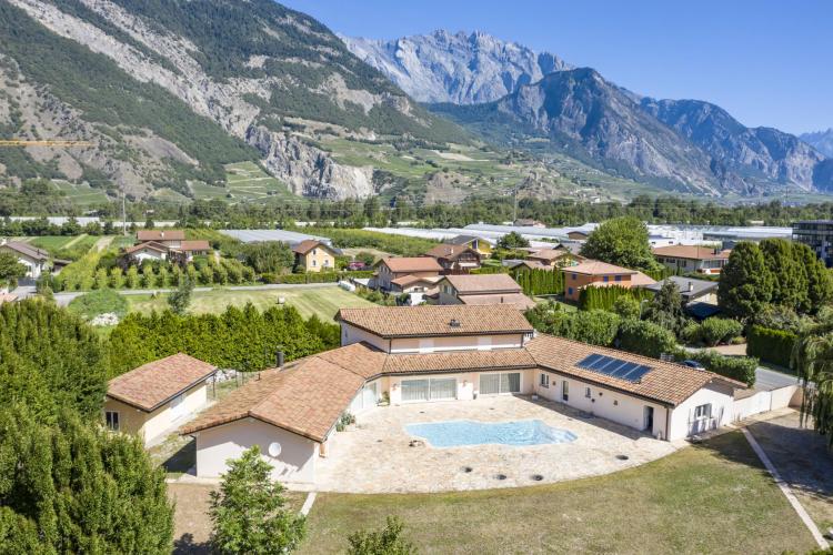 An air of the Mediterranean for this magnificent property of 510 m2 with swimming pool