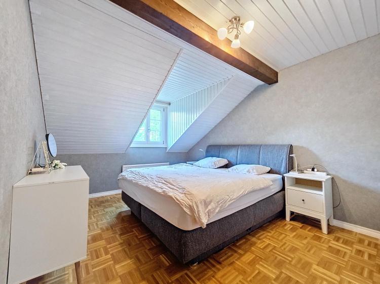 EXCLUSIVE: cosy, renovated 2.5-room apartment (rented) in the centre of the village 
