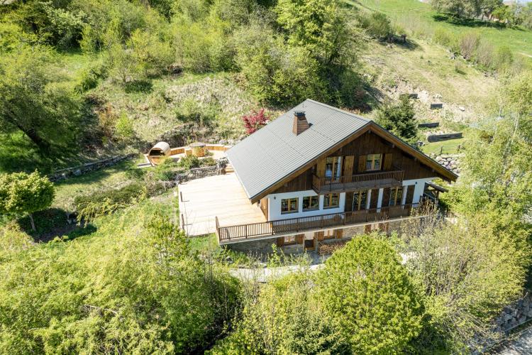 EXCEPTIONAL RENOVATED CHALET - PANORAMIC VIEW OF MONT BLANC