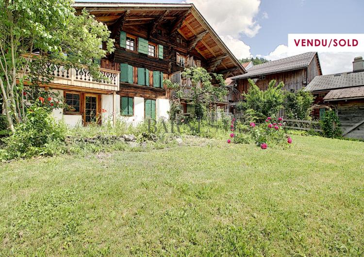 Traditional 1/2 chalet with pretty garden