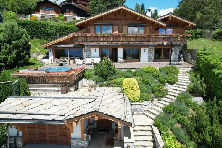 SOLE AGENT - Magnificent chalet with panoramic view of the Rhone valley and the Alps