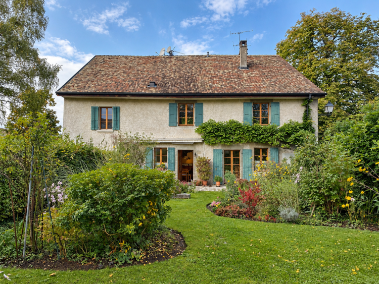 Exclusive listing: farmhouse with multiple dwellings