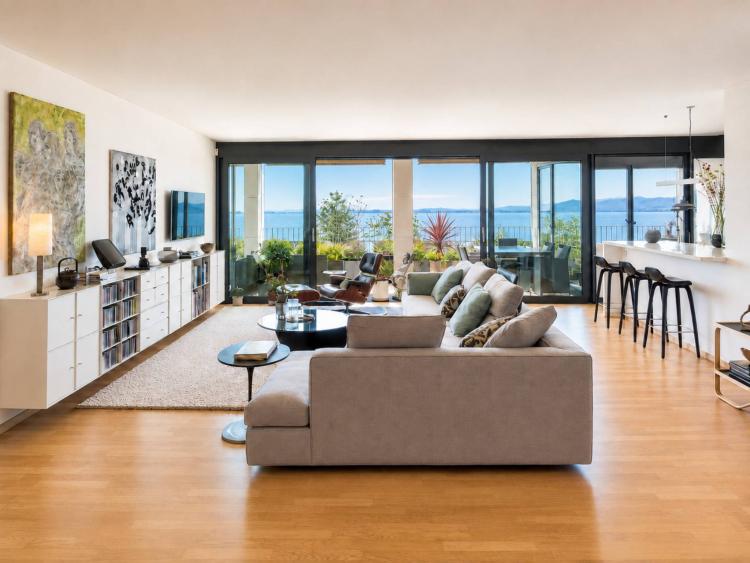 Spacieux appartement contemporain de 5.5 pièces avec vue panoramique