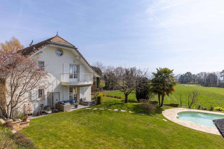 EXCLUSIVE - Magnificent detached house in the Vaud style