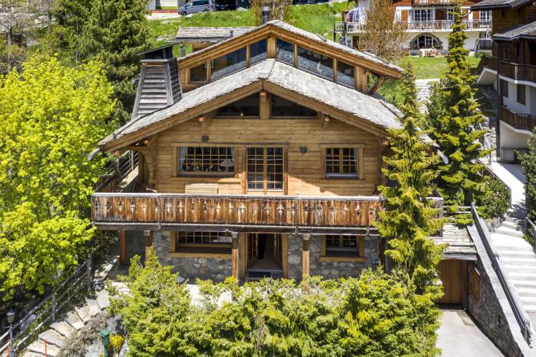 Invitation to tender : 6 bedroom chalet - Only a few steps from the Rouge 