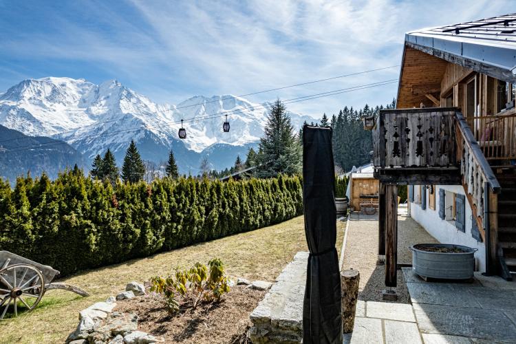 RENOVATED FARMHOUSE – SKI-IN / SKI-OUT – MONT BLANC VIEW
